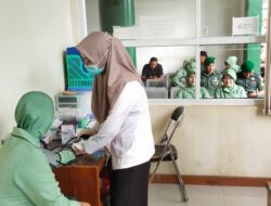 BAKTI SOSIAL DONOR DARAH DI UTD RSUD KABUPATEN PRINGSEWU SUKSES DAN MENARIK PERHATIAN ANGGOTA TNI 