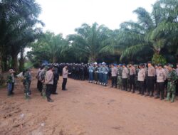 Polres Lampung Utara Dibantu TNI Dan Polda Lampung Melaksanakan Pengamanan Eksekusi Lahan Kosong Oleh Pengadilan Negeri Kotabumi