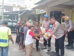 Sambut Ramadhan 1445 H, Kapolsek Terbanggi Besar Bagi Bagi Beras Untuk Masyarakat Membutuhkan