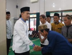 Wakil Bupati Lampura,Di dampingi Kadis Kominfo Hadiri Safari Romadhon.