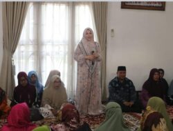 Wakil ketua tim penggerak pKK Lampura buka bersama dengan pengurus muslimat NU.