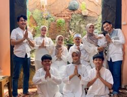 Keluarga Besar Drs Ridwan Mas’ud Dan Lindawati ,S.ip Mengucapkan Selamat Hari Raya Idhul Fitri 1445H Minal Aidzin Walfaizin Mohon Maaf Lahir Dan Batin