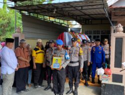 Beri Penghormatan Terakhir, Kabag SDM Polres Lampung Tengah Pimpin Upacara Pemakaman Personelnya