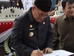 Pj.Bupati Lampung Utara Drs.H.Aswarodi.M.Si Hadiri Acara di Dewan perwakilan Rakyat Daerah (DPRD) Kabupaten Lampung Utara.