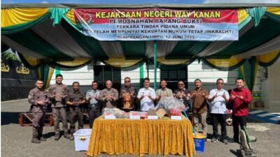 Kejari Waykanan Musnahkan Barang Bukti
