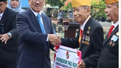 Peringati Hari Veteran Nasional 2025, Bupati Hamartoni Ahadis Beri Penghargaan kepada Veteran Lampung Utara