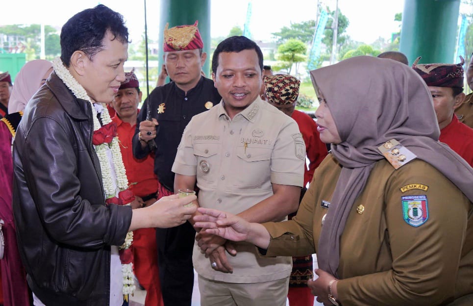 Bupati Pringsewu Sambut Sultan Sekala Brak Yang Dipertuan Ke – XXIII