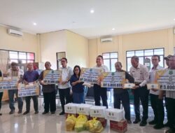 Pemkab Kapuas Serahkan Bantuan untuk Warga Terdampak Kebakaran dan Puting Beliung